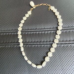 Vintage 50s 1950s White Rose choker celluloid Necklace rhinestone inside roses